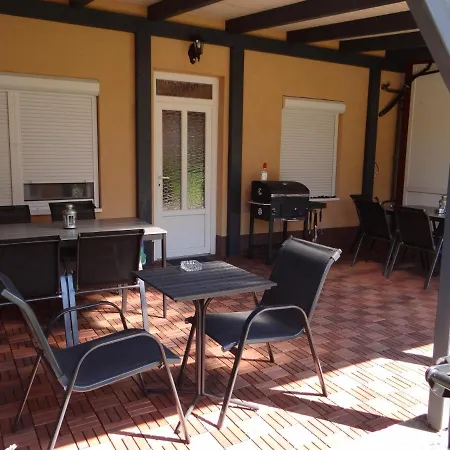 Apartment La *