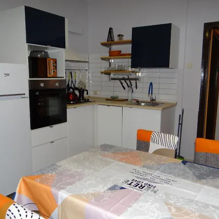 La Apartment *