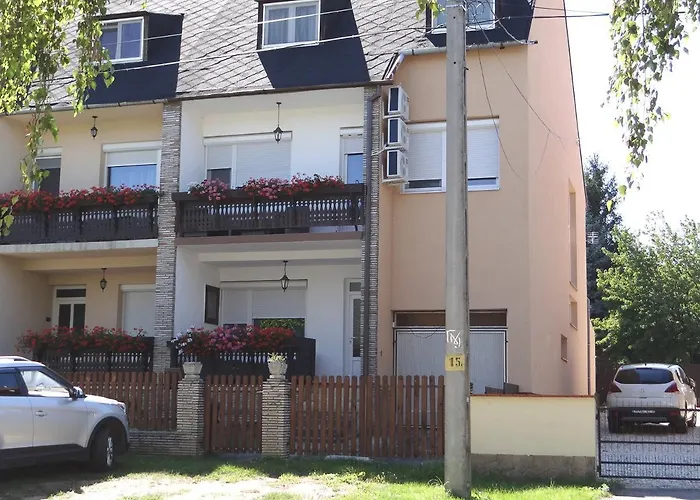 Apartment La *