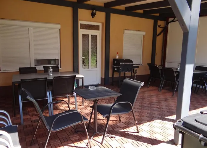 Apartment La *